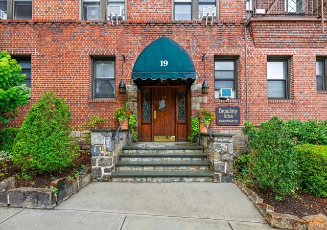 Photo 2 of Condo for sale at 19 S Broadway #4F, Greenburgh, NY 10591 | MLS# 1017487 | Listing updated on 2026-08-08