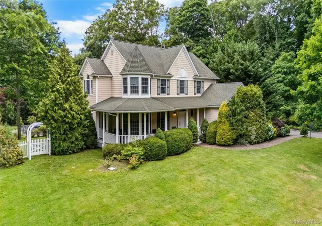Photo 1 of Single family home for sale at 193 Pidgeon Hl Rd, Huntington, NY 11746 | MLS# 1017489 | Listing updated on 2026-09-06