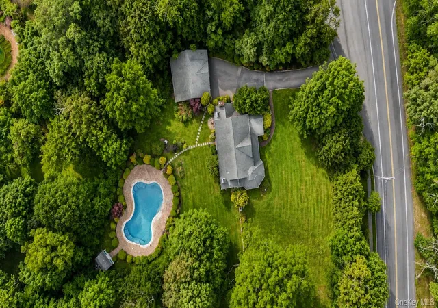 Photo 2 of Single family home for sale at 193 Pidgeon Hl Rd, Huntington, NY 11746 | MLS# 1017489 | Listing updated on 2026-09-06