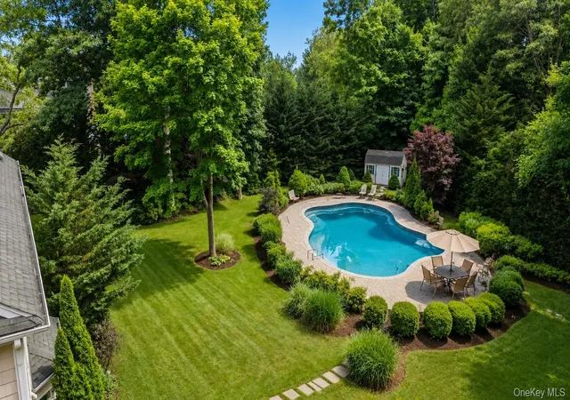 Photo 3 of Single family home for sale at 193 Pidgeon Hl Rd, Huntington, NY 11746 | MLS# 1017489 | Listing updated on 2026-09-06
