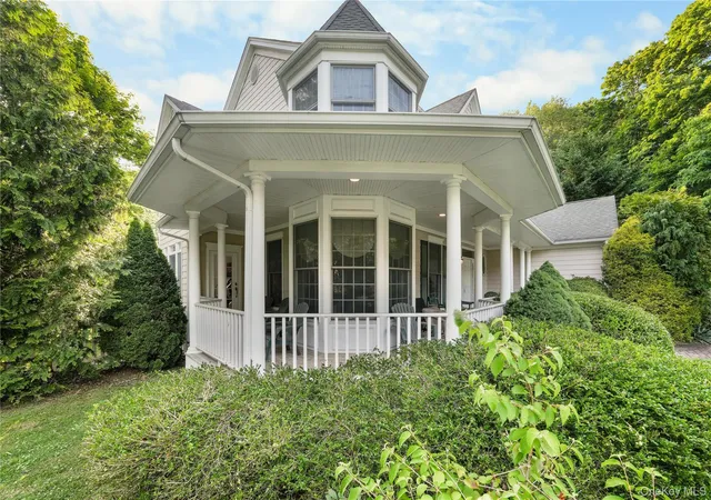 Photo 4 of Single family home for sale at 193 Pidgeon Hl Rd, Huntington, NY 11746 | MLS# 1017489 | Listing updated on 2026-09-06