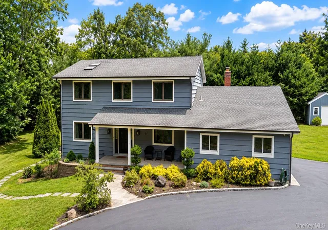 2nd image of 9 Huckleberry Ln, East Setauket, NY 11733 | MLS# 1017529