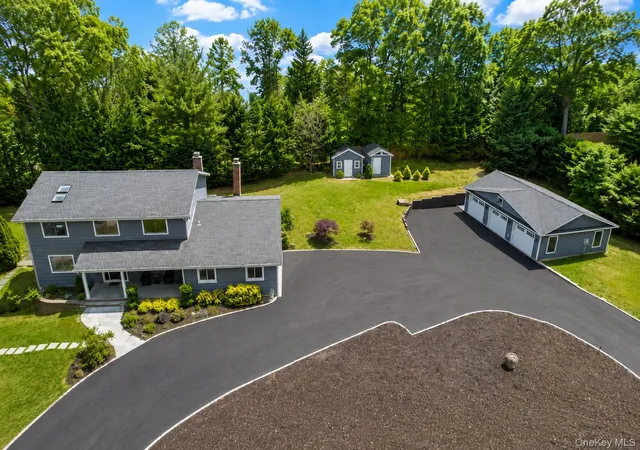 3rd image of 9 Huckleberry Ln, East Setauket, NY 11733 | MLS# 1017529