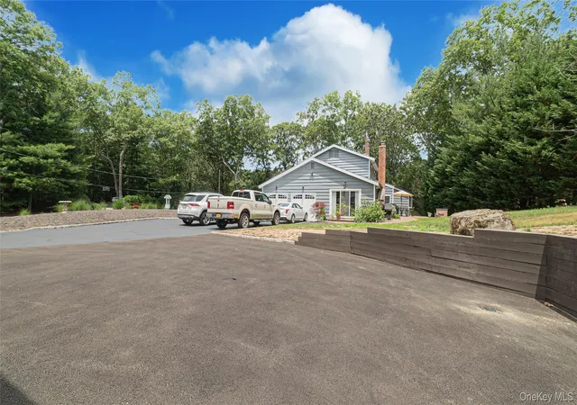 33rd image of 9 Huckleberry Ln, East Setauket, NY 11733 | MLS# 1017529