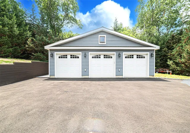 4th image of 9 Huckleberry Ln, East Setauket, NY 11733 | MLS# 1017529
