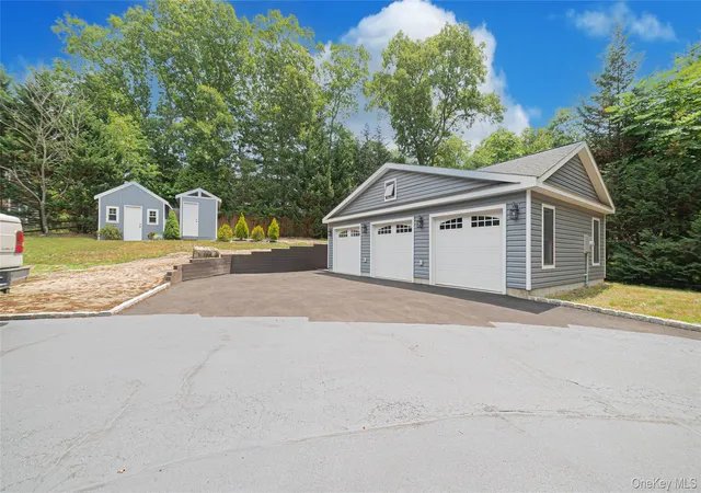 5th image of 9 Huckleberry Ln, East Setauket, NY 11733 | MLS# 1017529