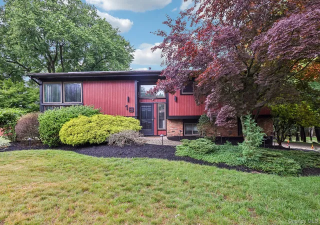 Photo 3 of Single family home for sale at 18 Pippen Pl, New City, NY 10956 | MLS# 1017540 | Listing updated on 2026-07-24