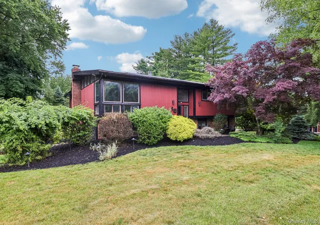 Photo 4 of Single family home for sale at 18 Pippen Pl, New City, NY 10956 | MLS# 1017540 | Listing updated on 2026-07-24