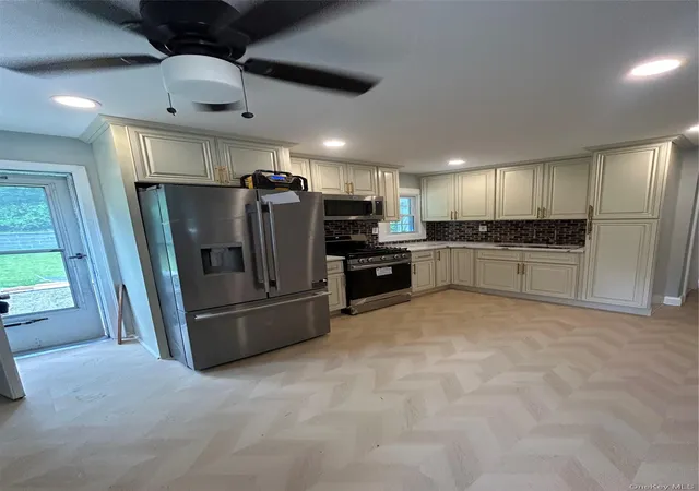 Photo 2 of Sale Pending at 207 Morsemere Ave, Yonkers, NY 10703 | MLS# 1017565 | Listing updated on 2026-08-14