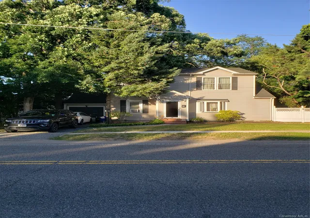 1st image of 715 County Line Rd, Babylon, NY 11701 | MLS# 1017567
