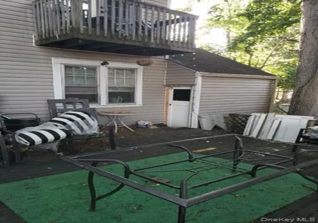 3rd image of 715 County Line Rd, Babylon, NY 11701 | MLS# 1017567