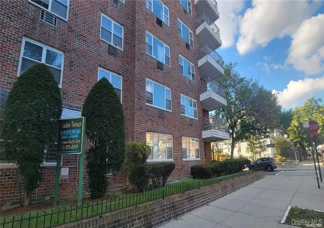 2nd image of The Avalon, New York, NY 11432