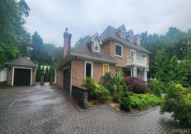 3rd image of 7 Arista Ct, Dix Hills, NY 11746 | MLS# 1017578