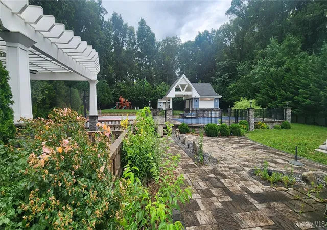 4th image of 7 Arista Ct, Dix Hills, NY 11746 | MLS# 1017578