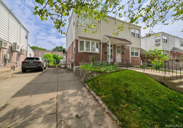 3rd image of 6741 197Th St, Fresh Meadows, NY 11365 | MLS# 1017592