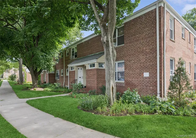 Homes for sale in North Hempstead, NY | 43 Edwards St #1-B, North Hempstead, NY 11577 | MLS# 1017615