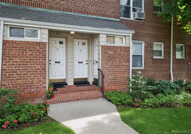 Homes for sale in North Hempstead, NY | 43 Edwards St #1-B, North Hempstead, NY 11577 | MLS# 1017615