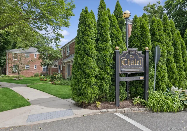 Homes for sale in North Hempstead, NY | 43 Edwards St #1-B, North Hempstead, NY 11577 | MLS# 1017615