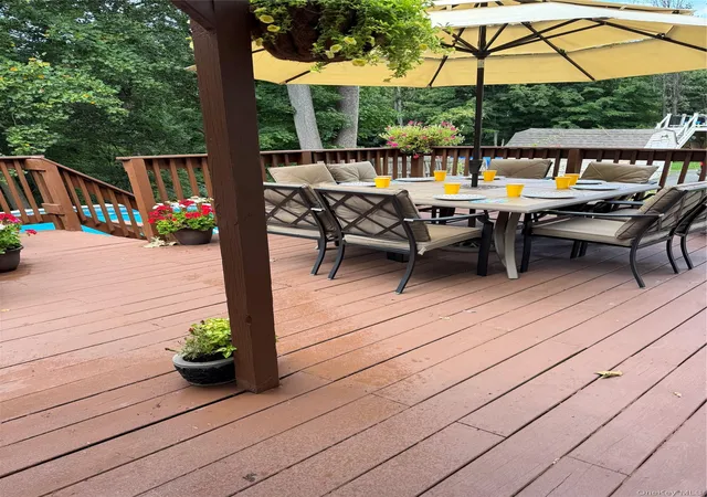 Photo 4 of Single family home for sale at 7 Colleen Ln, Wallkill, NY 12589 | MLS# 1017618 | Listing updated on 2026-09-04