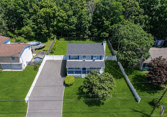 4th image of 19 Golden Gate Dr, Shirley, NY 11967 | MLS# 1017655