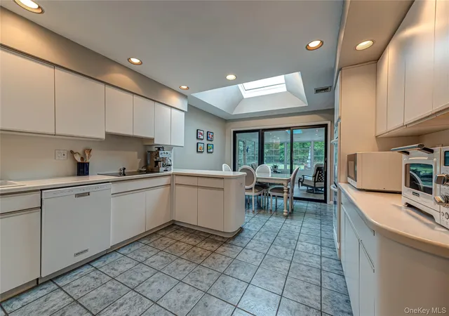2nd image of 8 Woodvale Dr, Syosset, NY 11791 | MLS# 1017676