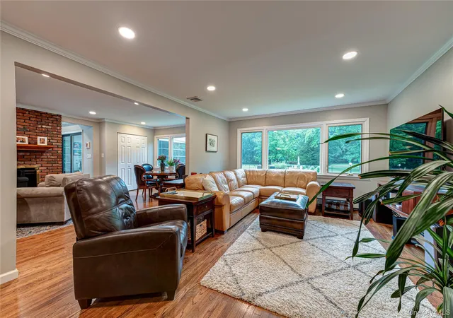 5th image of 8 Woodvale Dr, Syosset, NY 11791 | MLS# 1017676