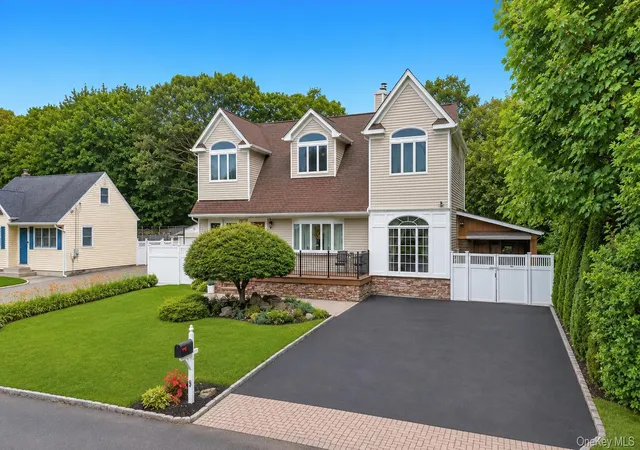 2nd image of 19 Joan Rd, Islip, NY 11706 | MLS# 1017682