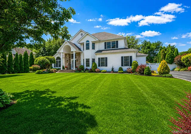 1st image of 10 Park View Ln, Lake Grove, NY 11755 | MLS# 1017709