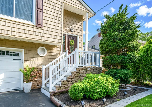 3rd image of 6 Atlantic St, Holtsville, NY 11742 | MLS# 1017713