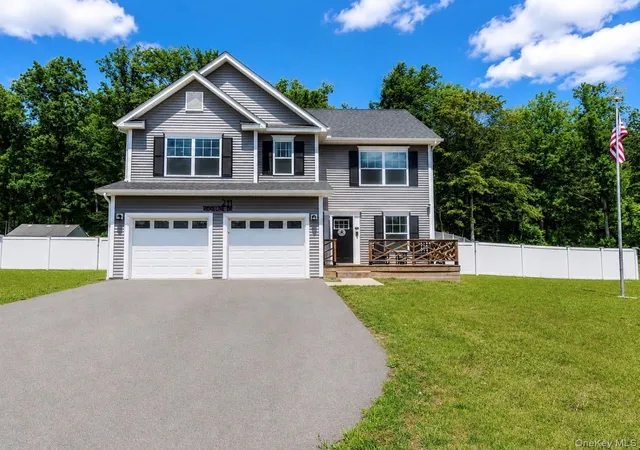 Homes for sale in Poughkeepsie, NY | 211 Ridgeline Dr, Poughkeepsie, NY 12603 | MLS# 1017718