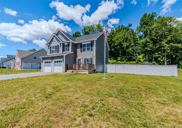 Homes for sale in Poughkeepsie, NY | 211 Ridgeline Dr, Poughkeepsie, NY 12603 | MLS# 1017718