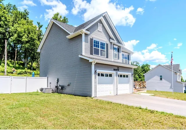 Homes for sale in Poughkeepsie, NY | 211 Ridgeline Dr, Poughkeepsie, NY 12603 | MLS# 1017718