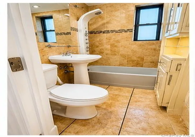 Homes for sale in New York, NY | 21 15 33st #4, New York, NY 11105 | MLS# 1017731