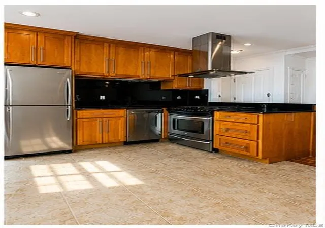 Homes for sale in New York, NY | 21-15 33Rd St, New York, NY 11105