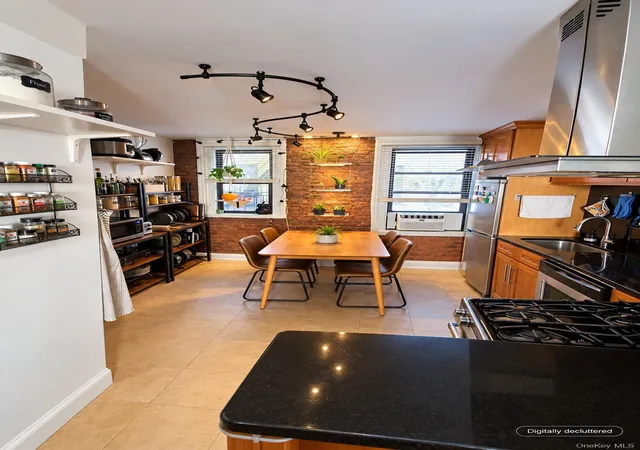 Photo 3 of House for sale at 21-15 33st #4, New York, NY 11105 | MLS# 1017731 | Listing updated on 2026-10-09