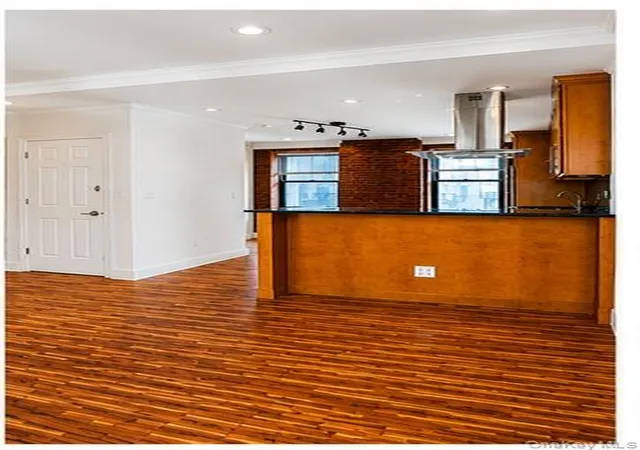 Homes for sale in New York, NY | 21-15 33Rd St, New York, NY 11105
