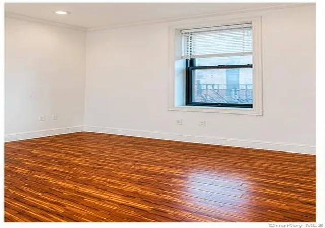 Homes for sale in New York, NY | 21 15 33st #4, New York, NY 11105 | MLS# 1017731