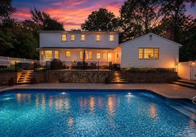 Photo 2 of Single family home for sale at 14 Sandpiper Ct, Smithtown, NY 11787 | MLS# 1017743 | Listing updated on 2026-09-20