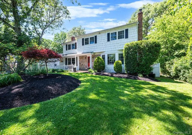 Photo 3 of Single family home for sale at 14 Sandpiper Ct, Smithtown, NY 11787 | MLS# 1017743 | Listing updated on 2026-09-20