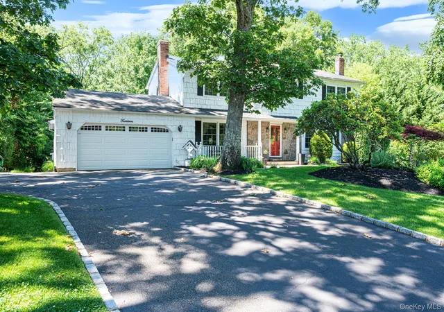 Photo 3 of Single family home for sale at 14 Sandpiper Ct, Smithtown, NY 11787 | MLS# 1017743 | Listing updated on 2026-09-20