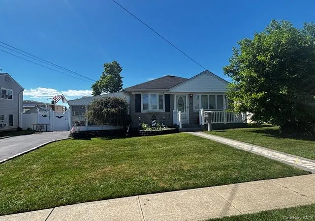 Homes for sale in Babylon, NY | 45 W Clearwater Rd, Babylon, NY 11757 | MLS# 1017755