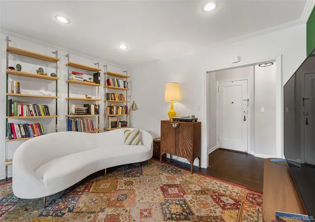 3rd image of 280 Bronxville #8B, Yonkers, NY 10708 | MLS# 1017760