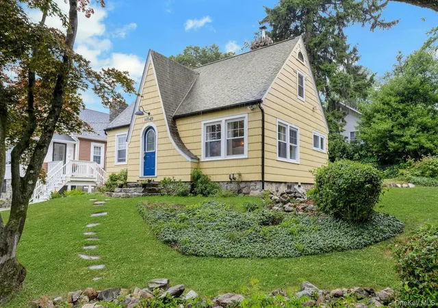 2nd image of 49 Lakeview Dr, Putnam Valley, NY 10579 | MLS# 1017774