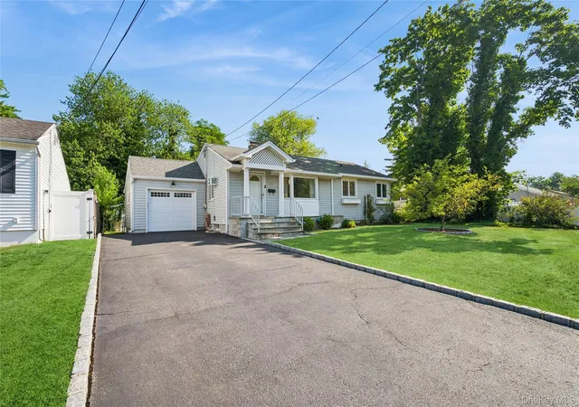 1st image of 305 Glynn St, Babylon, NY 11703 | MLS# 1017775