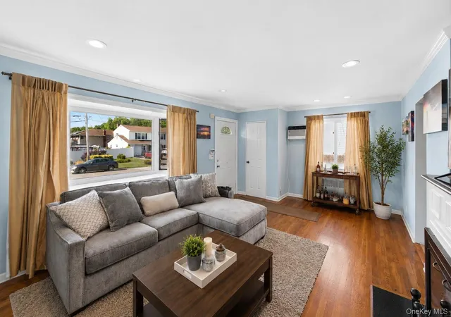 5th image of 305 Glynn St, Babylon, NY 11703 | MLS# 1017775