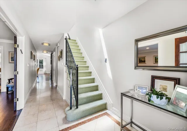 Photo 3 of Single family home for sale at 42 North Rd, North Hempstead, NY 11024 | MLS# 1017811 | Listing updated on 2026-08-30
