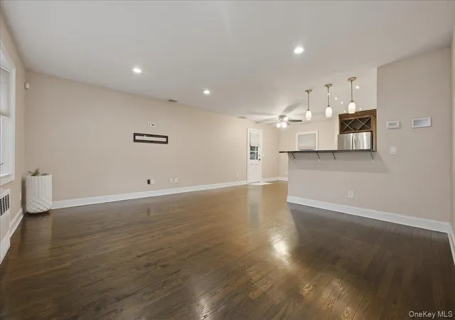 4th image of 195 Scarcliffe Dr, Hempstead, NY 11565 | MLS# 1017813