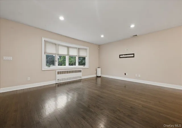 5th image of 195 Scarcliffe Dr, Hempstead, NY 11565 | MLS# 1017813
