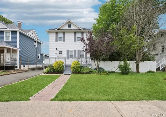 Homes for sale in Babylon, NY | 104 Park Ave, Babylon, NY 11702 | MLS# 1017814