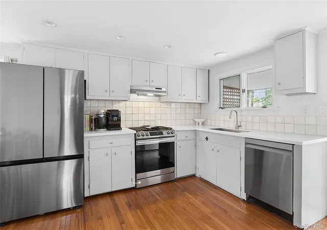 Photo 2 of Single family home for sale at 111 Oak Ln, East Hampton, NY 11930 | MLS# 1017818 | Listing updated on 2026-09-23